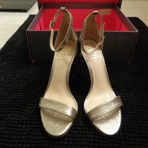 Gold metallic Vince Camuto heels Size 6.5 - NIB